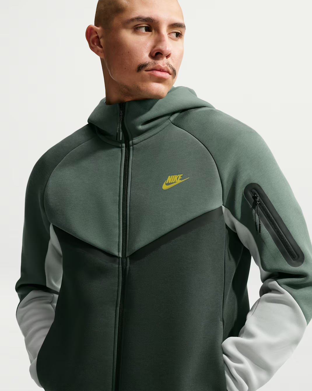 NIKE - TECH FLEECE SET - HV0949-304 CAMO GREEN/CHROME YELLOW