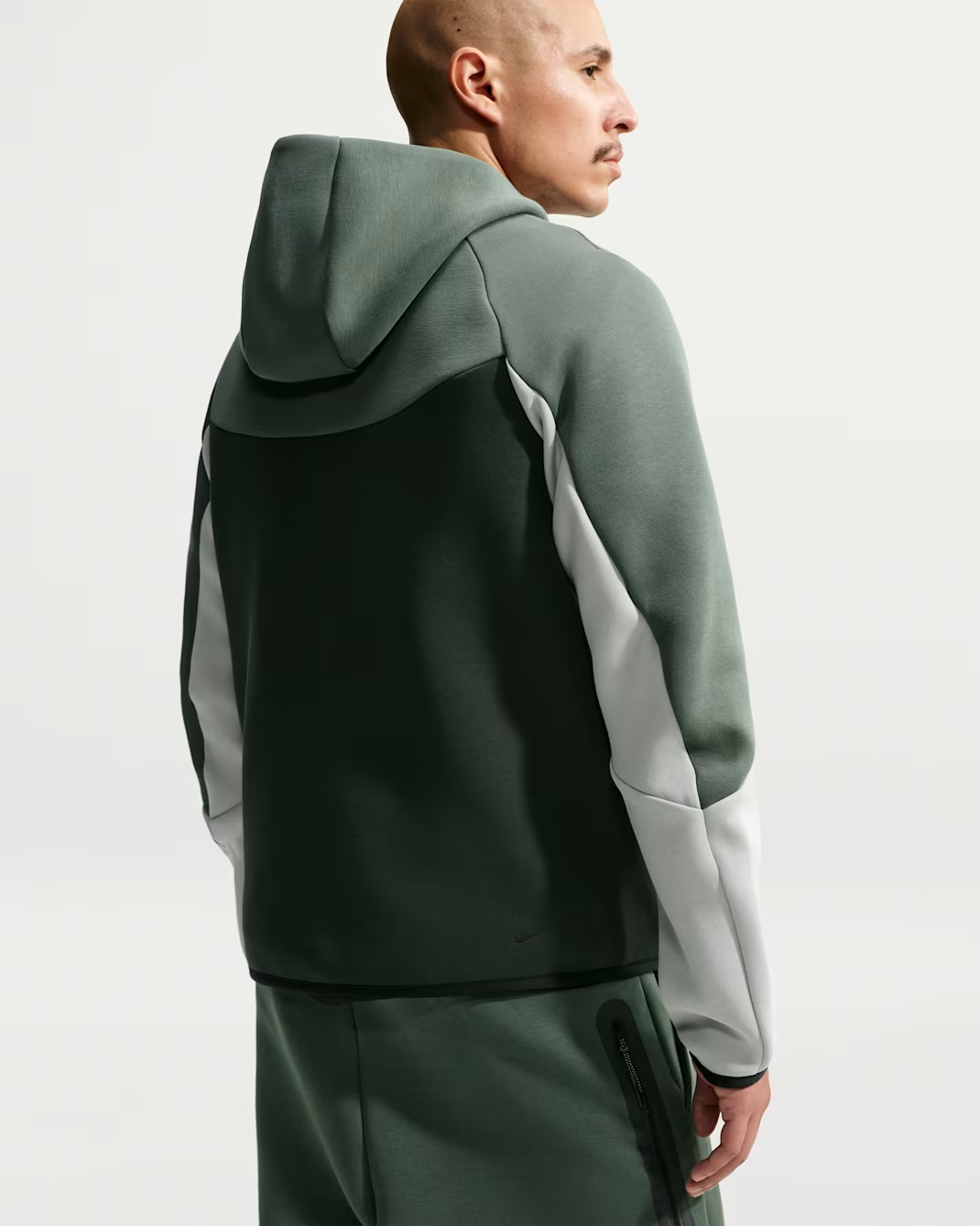 NIKE - TECH FLEECE SET - HV0949-304 CAMO GREEN/CHROME YELLOW