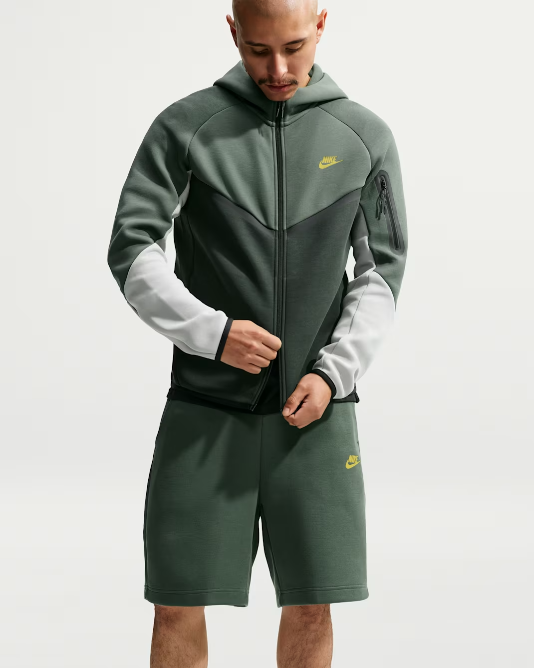NIKE - TECH FLEECE SET - HV0949-304 CAMO GREEN/CHROME YELLOW