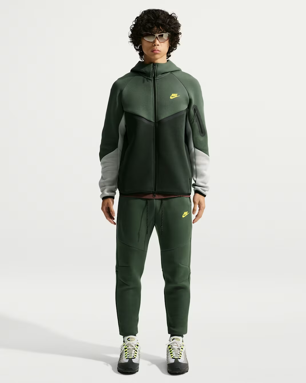 NIKE - TECH FLEECE SET - HV0949-304 CAMO GREEN/CHROME YELLOW
