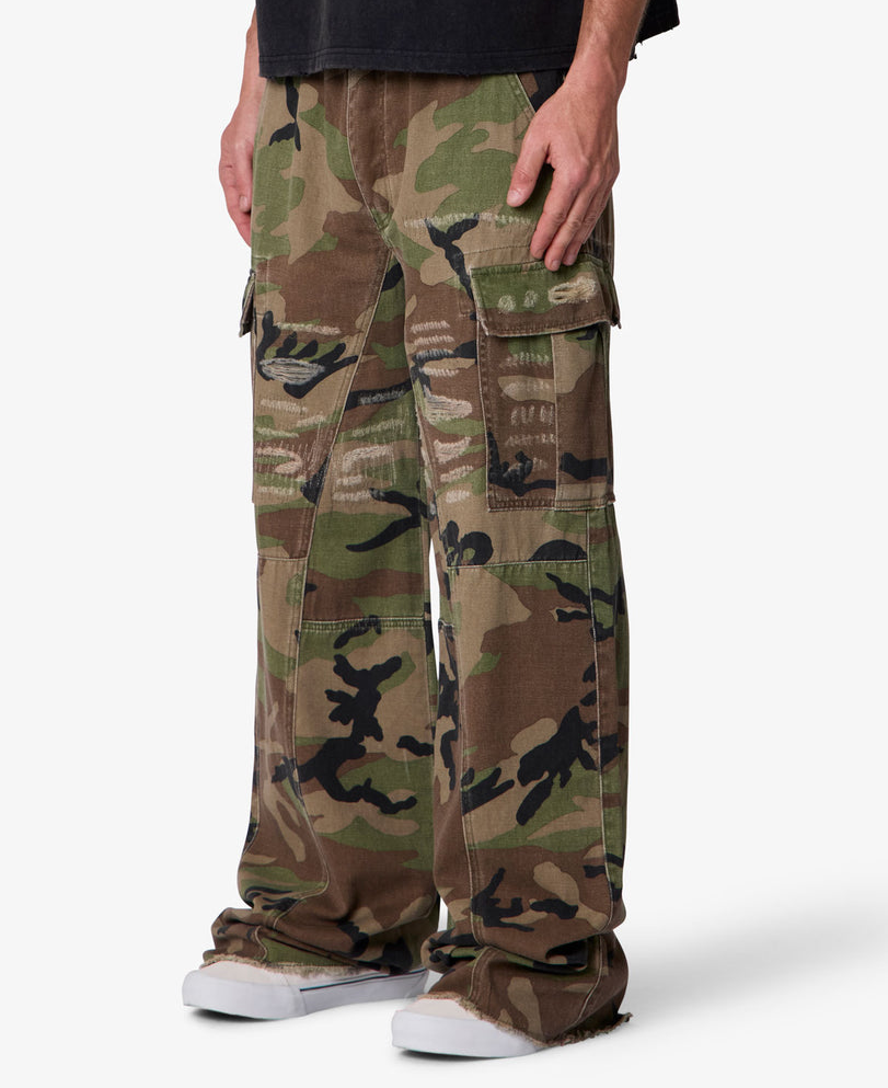 MNML - DISTRESSED CAMO CARGO PANTS